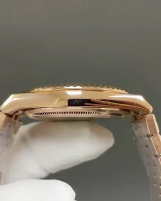 Replica Rolex Land-Dweller 40 mm Everose gold Design Element