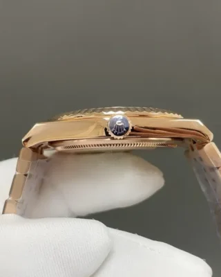 Replica Rolex Land-Dweller 40 mm Everose gold Profile Shot