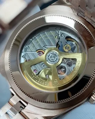 Replica Rolex Land-Dweller 40 mm Everose gold Feature Highlight