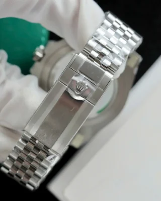 Superclone Rolex GMT-Master II 126729VTNR Jubilee “Absinthe” Visual Detail