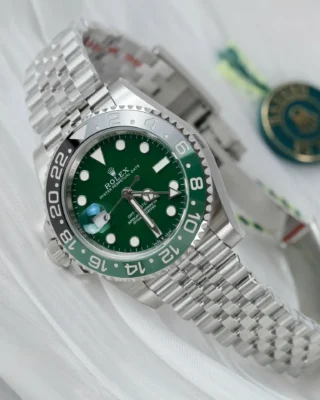Superclone Rolex GMT-Master II 126729VTNR Jubilee “Absinthe” Close-Up Focus