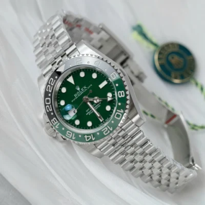 Superclone Rolex GMT-Master II 126729VTNR Jubilee “Absinthe” Close-Up Focus