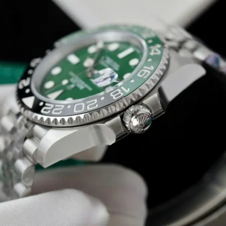 Superclone Rolex GMT-Master II 40 mm 126729VTNR Jubilee “Absinthe” - Image 9