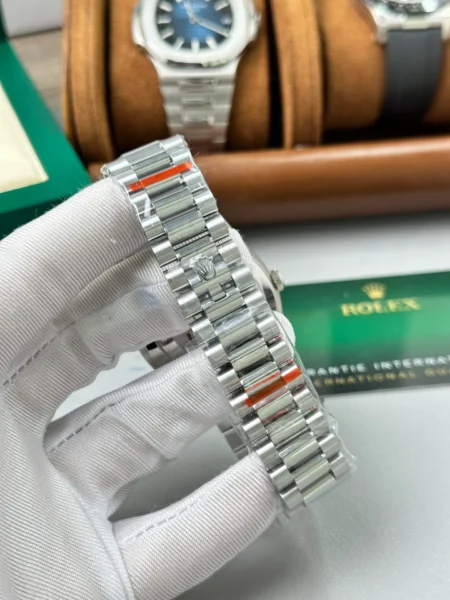 Replica Rolex Day-Date Black Dial Fluted Bezel Presidential Bracelet