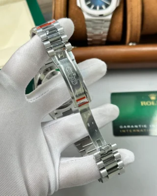 Replica Rolex Day-Date Black Dial Fluted Bezel Presidential Bracelet