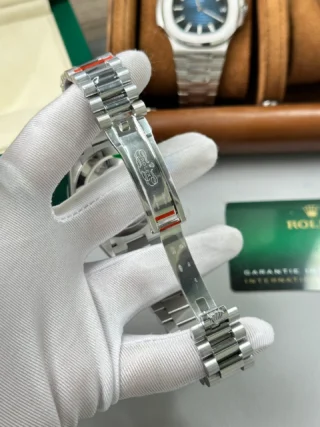 Replica Rolex Day-Date Black Dial Fluted Bezel Presidential Bracelet