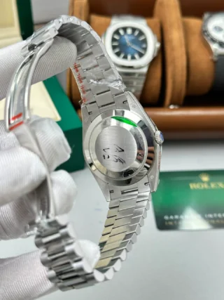 Replica Rolex Day-Date Black Dial Fluted Bezel Presidential Bracelet