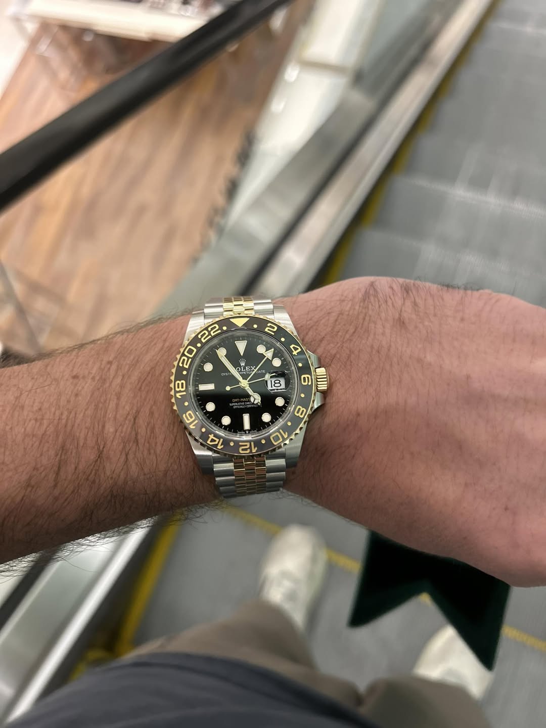 Superclone Rolex GMT-Master II 40 mm Black Dial "Zombie" 126713GRNR photo review