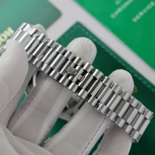 Replica Rolex Day-Date Blue Fluted Bezel Presidential Bracelet