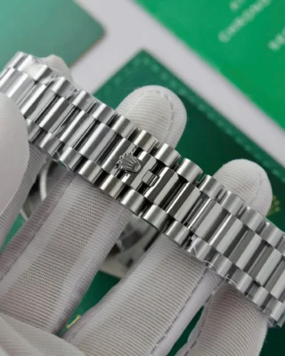 Replica Rolex Day-Date Blue Fluted Bezel Presidential Bracelet