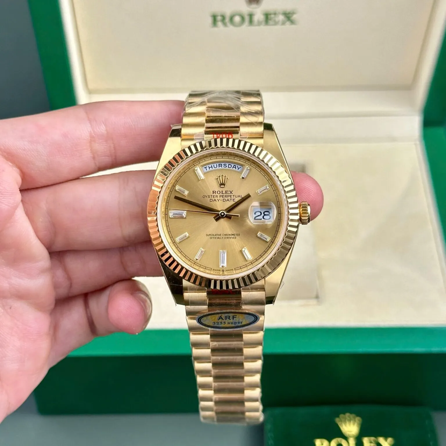 Replica Rolex Day-Date Champagne Dial Fluted Bezel Gold Presidential Bracelet