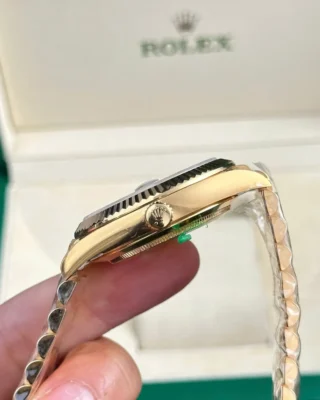 Replica Rolex Day-Date Champagne Dial Fluted Bezel Gold Presidential Bracelet