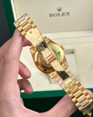 Replica Rolex Day-Date Champagne Dial Fluted Bezel Gold Presidential Bracelet
