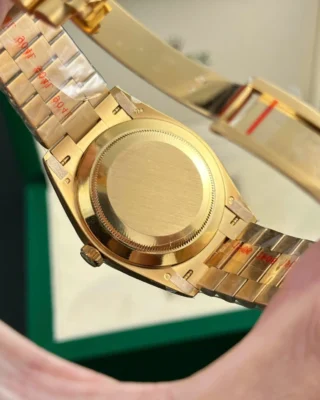 Replica Rolex Day-Date Champagne Dial Fluted Bezel Gold Presidential Bracelet