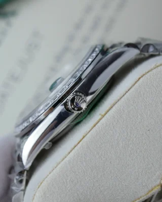 Replica Rolex Day Date Black Dial Diamond Bezel Presidential Bracelet