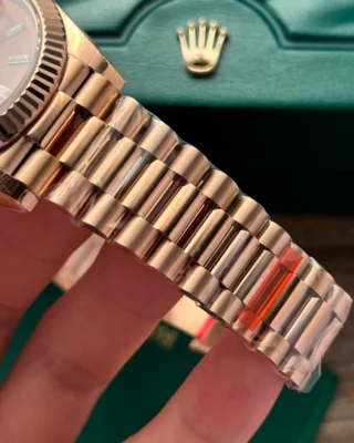 Replica Rolex Day-Date Chocolate Dial Fluted Bezel Rose Gold Presidential Bracelet