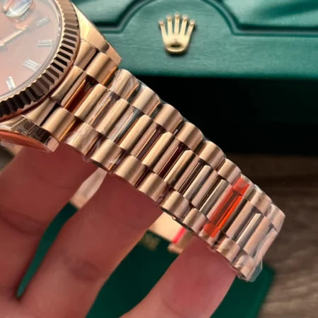 Replica Rolex Day-Date Chocolate Dial Fluted Bezel Rose Gold Presidential Bracelet