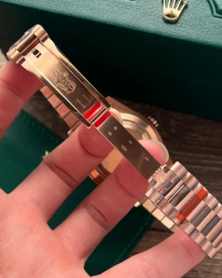 Replica Rolex Day-Date Chocolate Dial Fluted Bezel Rose Gold Presidential Bracelet