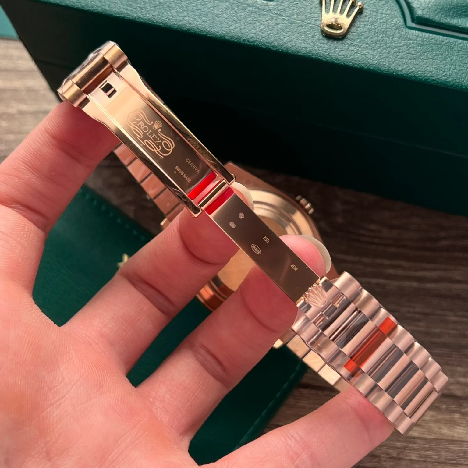 Replica Rolex Day-Date Chocolate Dial Fluted Bezel Rose Gold Presidential Bracelet
