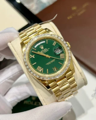 Replica Day Date Green Dial Diamond Bezel Presidential Bracelet