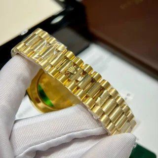 Replica Day Date Green Dial Diamond Bezel Presidential Bracelet