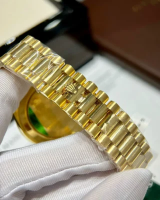 Replica Day Date Green Dial Diamond Bezel Presidential Bracelet