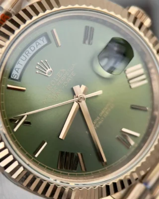 Replica Rolex Day-Date. Olive Dial Fluted Bezel Rose Gold Presidential Bracelet