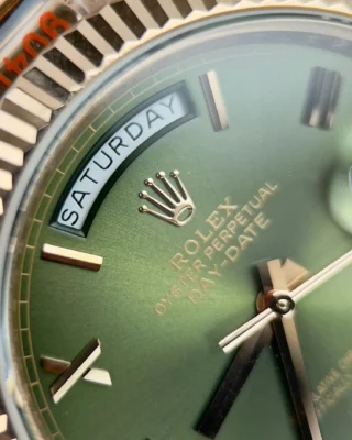 Replica Rolex Day-Date. Olive Dial Fluted Bezel Rose Gold Presidential Bracelet