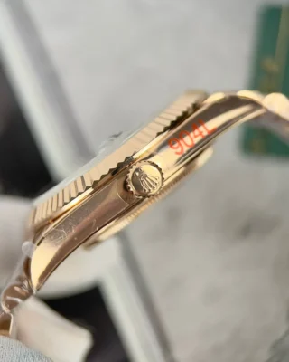 Replica Rolex Day-Date. Olive Dial Fluted Bezel Rose Gold Presidential Bracelet