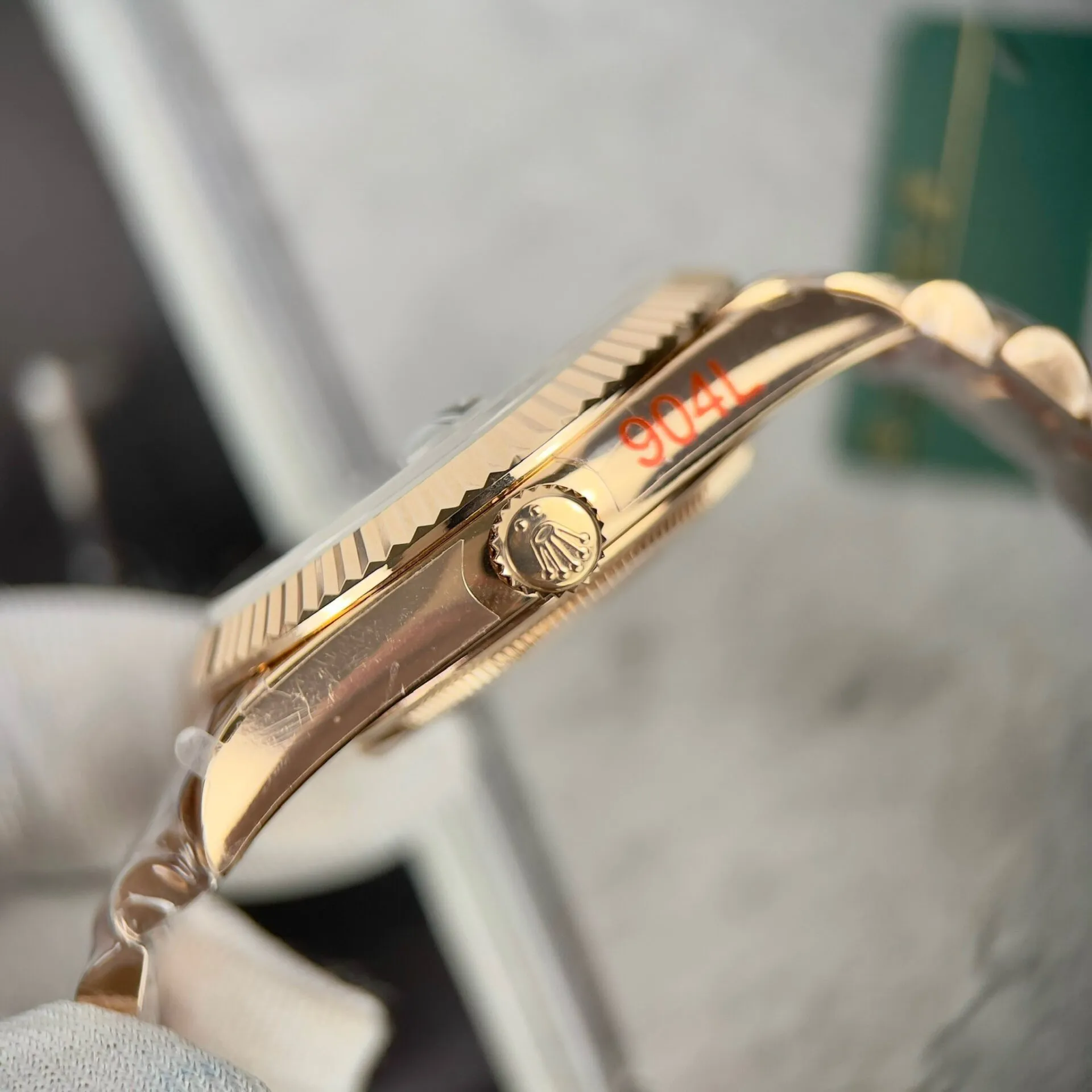 Replica Rolex Day-Date. Olive Dial Fluted Bezel Rose Gold Presidential Bracelet