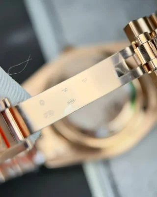 Replica Rolex Day-Date. Olive Dial Fluted Bezel Rose Gold Presidential Bracelet