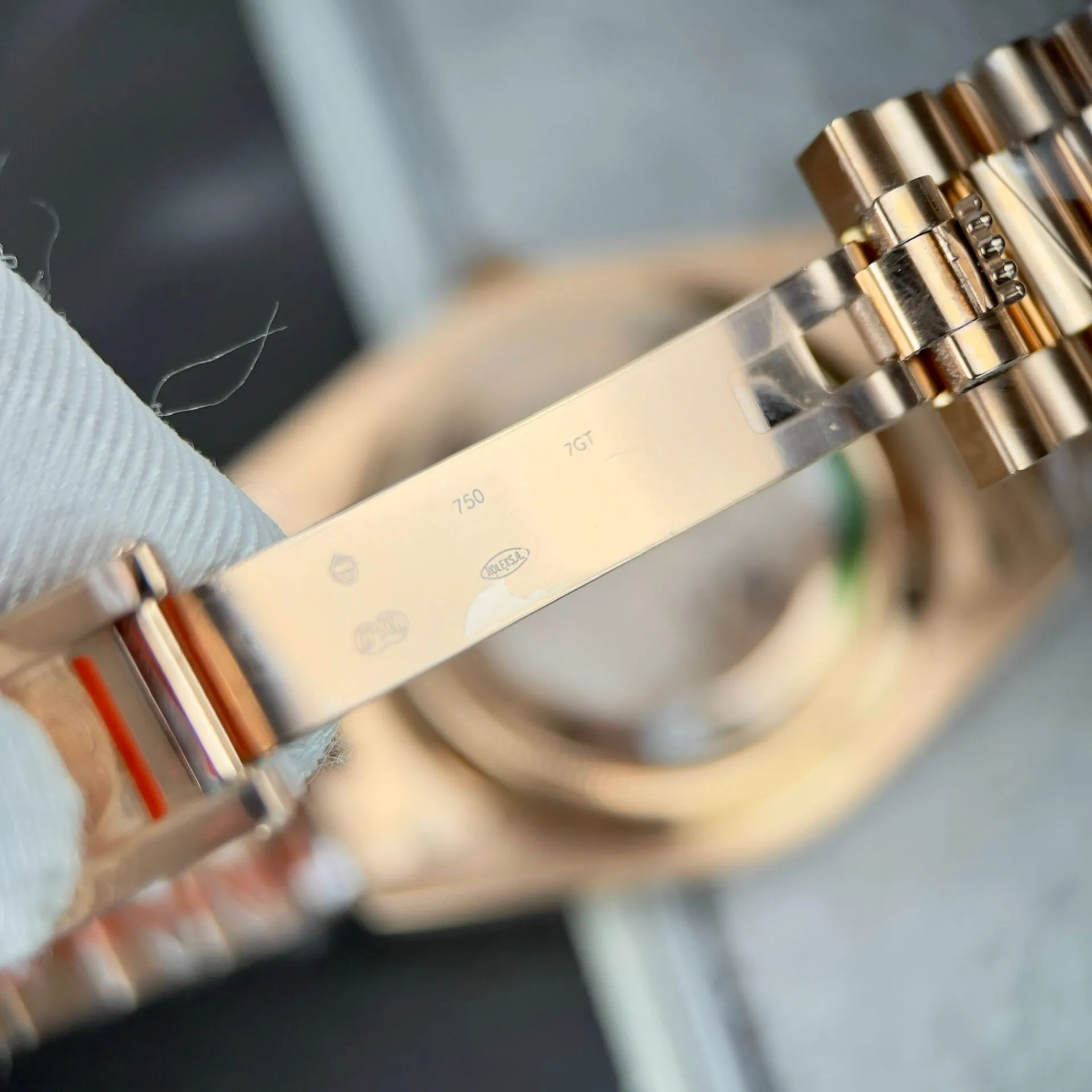 Replica Rolex Day-Date. Olive Dial Fluted Bezel Rose Gold Presidential Bracelet