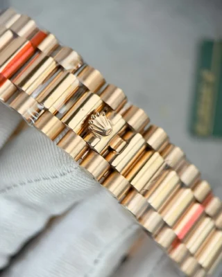 Replica Rolex Day-Date. Olive Dial Fluted Bezel Rose Gold Presidential Bracelet