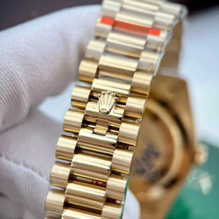 Replica Day Date Silver Dial Fluted Bezel Presidential Bracelet