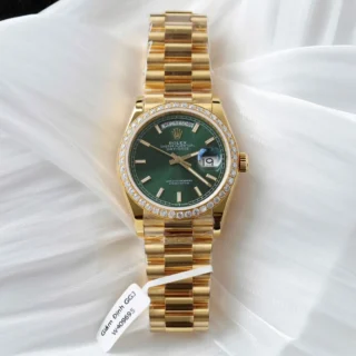 Replica Day Date Green Dial Diamond Bezel Presidential Bracelet
