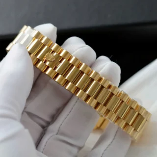 Replica Day Date Green Dial Diamond Bezel Presidential Bracelet