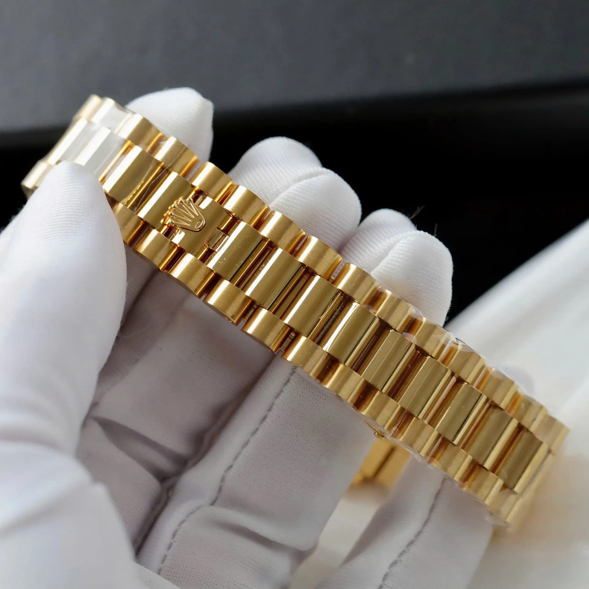 Replica Rolex Day-Date Green Dial Diamond Bezel Gold Presidential Bracelet