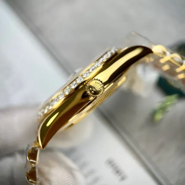Replica Rolex Day-Date Champagne Dial Diamond Bezel Gold Presidential Dial