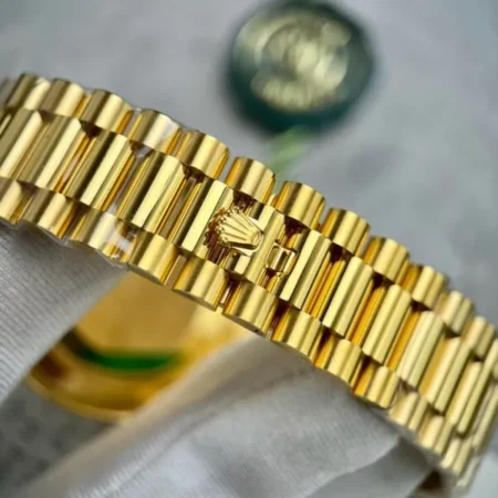 Replica Rolex Day-Date Champagne Dial Diamond Bezel Gold Presidential Dial