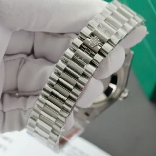 Replica Day Date Diamond Dial Diamond Bezel Presidential Bracelet