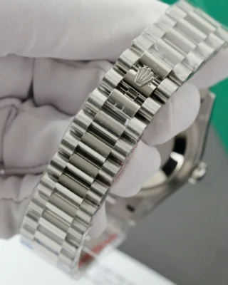 Replica Day Date Diamond Dial Diamond Bezel Presidential Bracelet