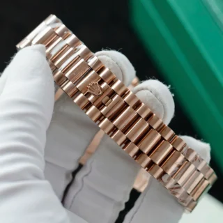 Replica Day Date Diamond Dial Diamond Bezel Presidential Bracelet