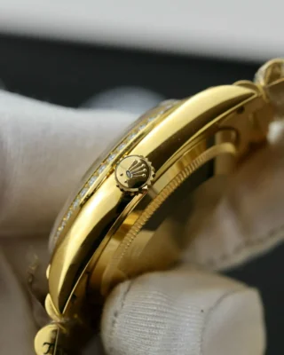 Replica Day Date Diamond Dial Diamond Bezel Presidential Bracelet