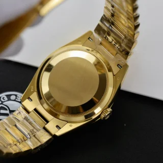 Replica Day Date Diamond Dial Diamond Bezel Presidential Bracelet