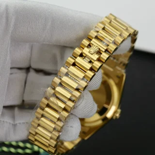 Replica Day Date Diamond Dial Diamond Bezel Presidential Bracelet