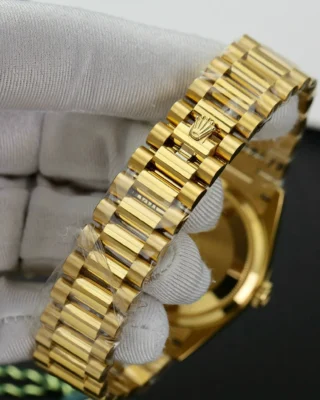 Replica Day Date Diamond Dial Diamond Bezel Presidential Bracelet
