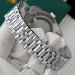 Replica Day Date Diamond Dial Diamond Bezel Presidential Bracelet