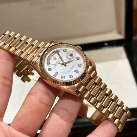 Replica Rolex Day-Date Pearl Dial Rose Gold Presidential Bracelet