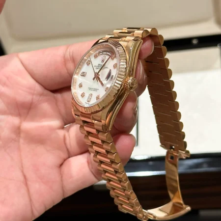Replica Rolex Day-Date Pearl Dial Rose Gold Presidential Bracelet