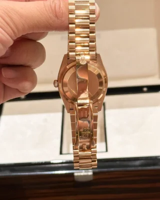 Replica Rolex Day-Date Pearl Dial Rose Gold Presidential Bracelet